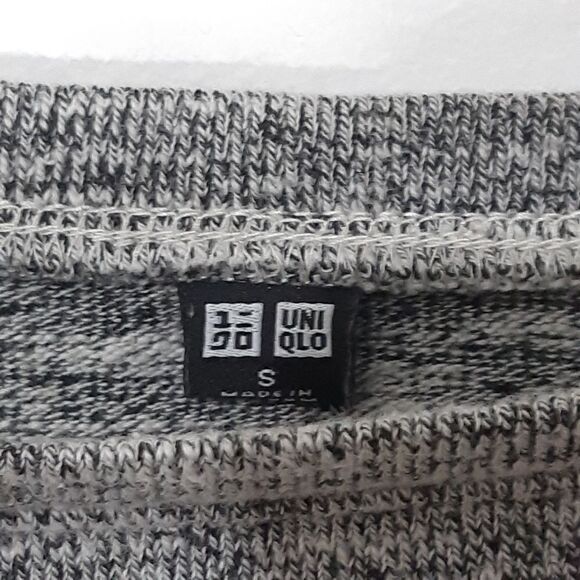 Uniqlo Grey Long Sleeve Light Sweater - Picture 3 of 6
